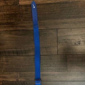 Girls Nike softball belt